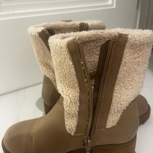 Cozy Shearling-Lined Tan Boots